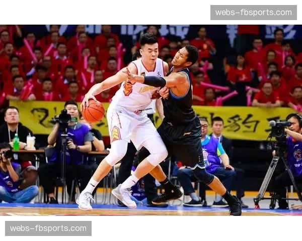 上海末节防守强度骤升逆转青岛 单节仅失12分展冠军底蕴 上海末节防守强度骤升逆转青岛 单节仅失12分展冠军底蕴