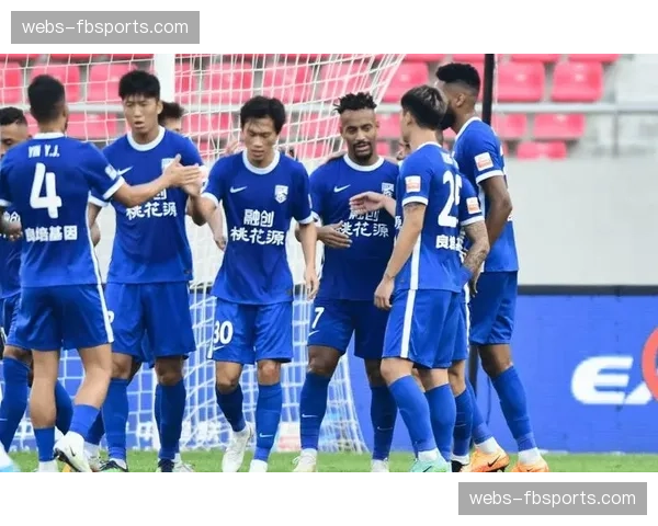 山东泰山斯坦丘精准斜塞助攻 防守中场对位限制明显不足 山东泰山斯坦丘精准斜塞助攻 防守中场对位限制明显不足